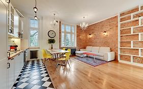 Lion Apartments - Family Stay